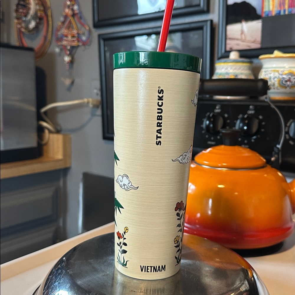 🇻🇳VIETNAM Starbucks new 20oz large travel drinking cup w straw Travel coffee mug - Picture 4 of 12